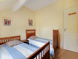 Charming Holiday Home in Raizeux Near Forest