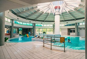 Nice Tent Lodge With Bathroom, Near a Lake