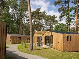 Modern Chalet With two Bathrooms, on a Holiday Park, 12 km. From Eindh