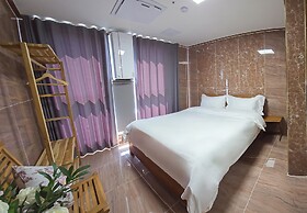 Central Hotel & Residence