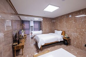 Central Hotel & Residence