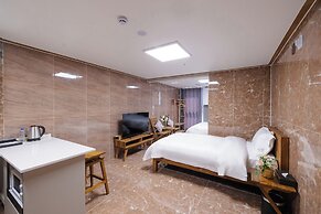 Central Hotel & Residence