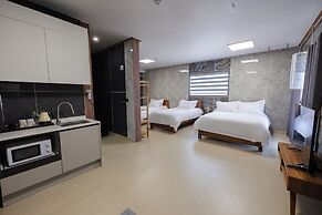 Central Hotel & Residence