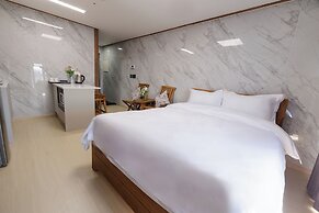 Central Hotel & Residence