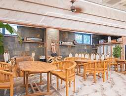 Central Hotel & Residence