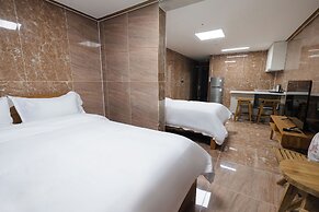 Central Hotel & Residence