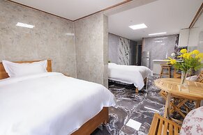 Central Hotel & Residence