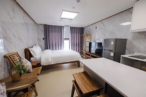 Central Hotel & Residence