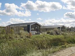 Nice Chalet With Dishwasher, 4.5 km. From Rockanje