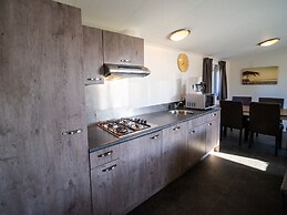 Nice Chalet With Dishwasher, 4.5 km. From Rockanje