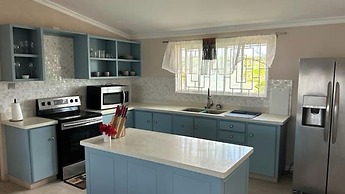 Welcome to Hope Winds, a Charming Property Ranch-style House on a Sere