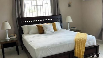 Welcome to Hope Winds, a Charming Property Ranch-style House on a Sere