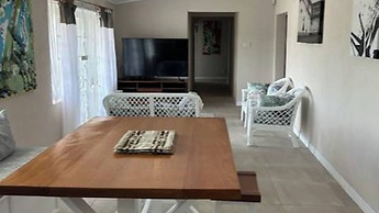 Welcome to Hope Winds, a Charming Property Ranch-style House on a Sere