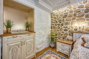 Royal Garden Suite