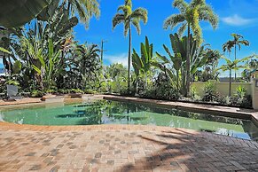 Unique Tropic Escape 444