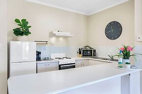 Unique Tropic Escape 444