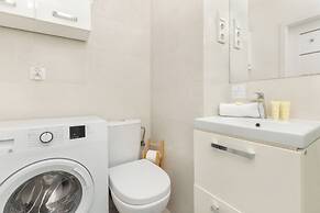 Gdansk Apartment With Desk by Renters