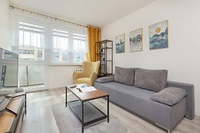 Gdansk Apartment With Desk by Renters