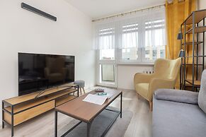 Gdansk Apartment With Desk by Renters