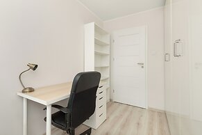 Gdansk Apartment With Desk by Renters