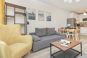 Gdansk Apartment With Desk by Renters