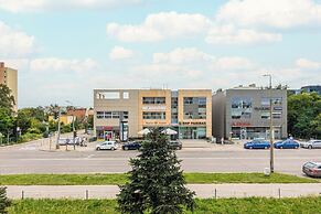 Gdansk Apartment With Desk by Renters