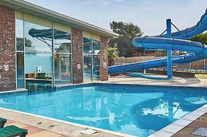 Lovely Caravan Located in an Amazing Holiday Park