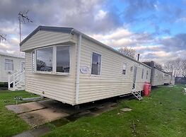 Lovely Caravan Located in an Amazing Holiday Park