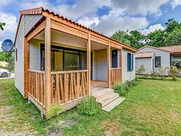 Serene Chalet in Hourtin Near Lake