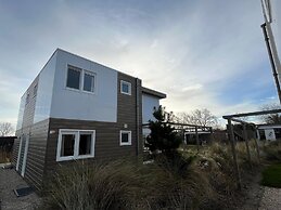 Nice Chalet at 4.5 km. From Rockanje