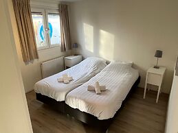 Nice Chalet at 4.5 km. From Rockanje