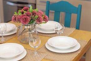 Cosy Turquoise Apartment by Renters