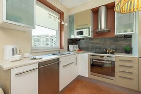 Cosy Turquoise Apartment by Renters