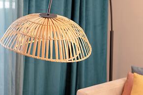 Cosy Turquoise Apartment by Renters