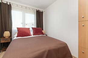 Cosy Turquoise Apartment by Renters