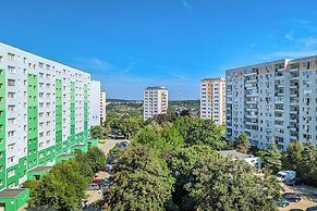 Cosy Turquoise Apartment by Renters