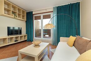 Cosy Turquoise Apartment by Renters