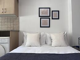 Phaedrus Living: Hoopoe Residencies 106