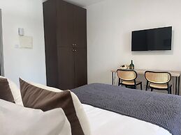 Phaedrus Living: Hoopoe Residencies 106