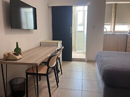 Phaedrus Living: Hoopoe Residencies 106