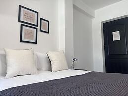 Phaedrus Living: Hoopoe Residencies 106