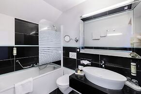 Carlton Hotel Buda Castle