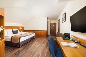 Carlton Hotel Buda Castle