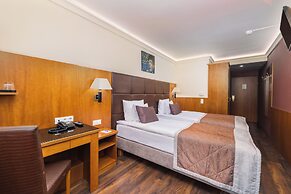 Carlton Hotel Buda Castle