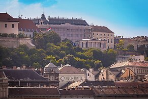 Carlton Hotel Buda Castle