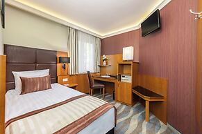 Carlton Hotel Buda Castle