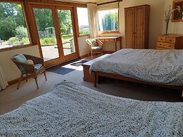 Peaceful and Stylish Cottage Near Taunton Somerset