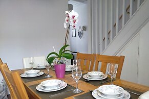 Free Parking/wifi, 3 Beds Sleep 6 Near Uni & Town!