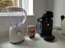 Free Parking/wifi, 3 Beds Sleep 6 Near Uni & Town!