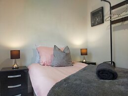 Free Parking/wifi, 3 Beds Sleep 6 Near Uni & Town!